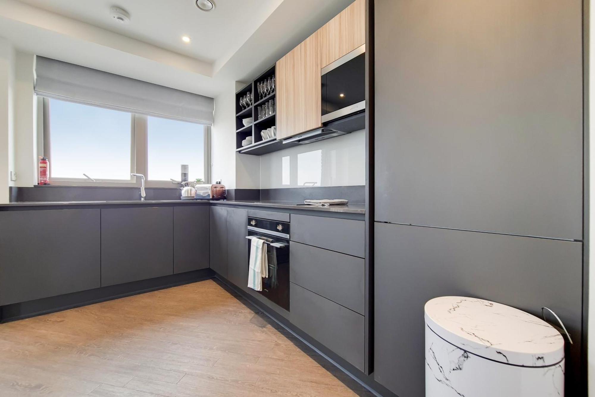Deluxe Three Bedroom Apartment By London Excel Stays エクステリア 写真